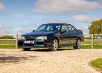 Join Historics Auctioneers Flight of Elegance classic car auction for the finest classic car auction UK. Bid on rare, vintage vehicles. Don't miss out!