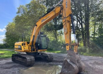 If you're in the market for a high-performance excavator, the JCB JS160LC is an excellent choice.