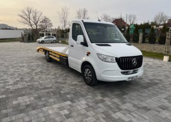 2018 Mercedes Sprinter Van Auction! Recovery Truck (Euro 6), aluminum body, winch, low miles. Own this powerful tow truck!