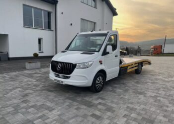 2018 Mercedes Sprinter Van Auction! Recovery Truck (Euro 6), aluminum body, winch, low miles. Own this powerful tow truck!