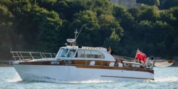Explore exquisite vintage motor yachts for sale - Discover luxury and history combined. Choose your perfect vintage motor yacht today!