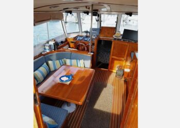 Explore exquisite vintage motor yachts for sale - Discover luxury and history combined. Choose your perfect vintage motor yacht today!